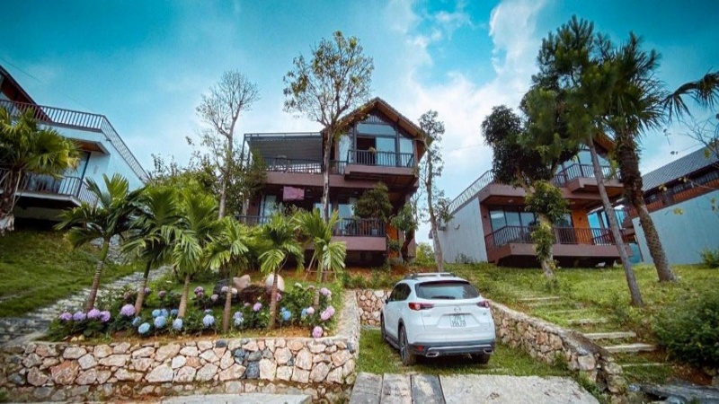 Bản Xôi Resort & Villa là một khu nghỉ dưỡng ven hồ sang trọng tại Thung lũng Bản Xôi, Ba Vì