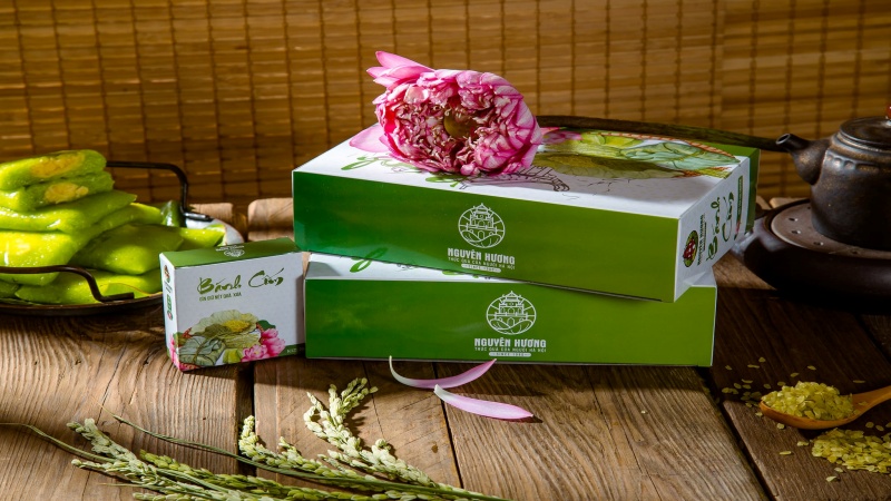 Bánh cốm Nguyên Hương là một thương hiệu bánh cốm gia truyền nổi tiếng có từ năm 1980