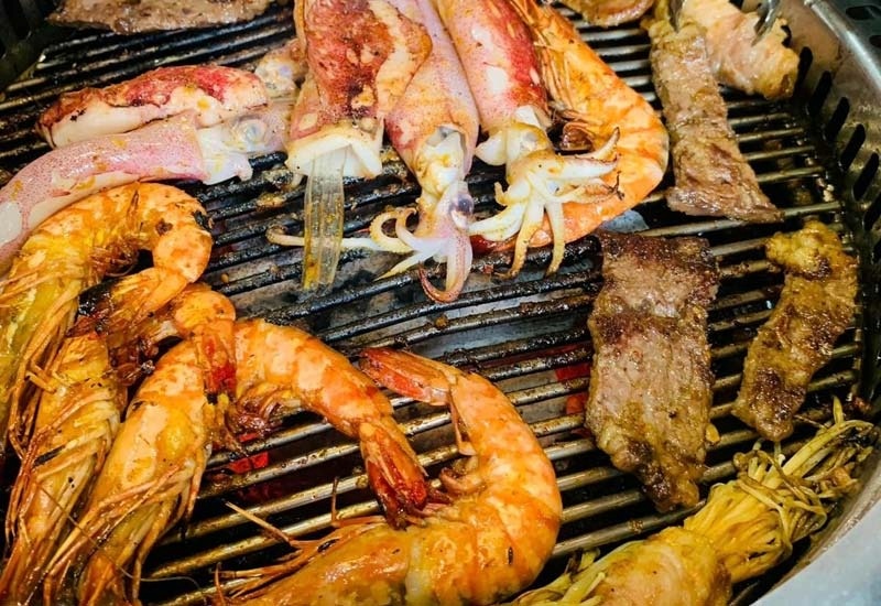 Nướng BBQ tại bãi biển 30 tháng 4