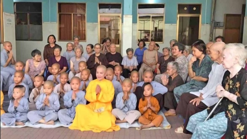 Chùa Bình An là ngôi nhà chung của người già neo đơn và trẻ mồ côi