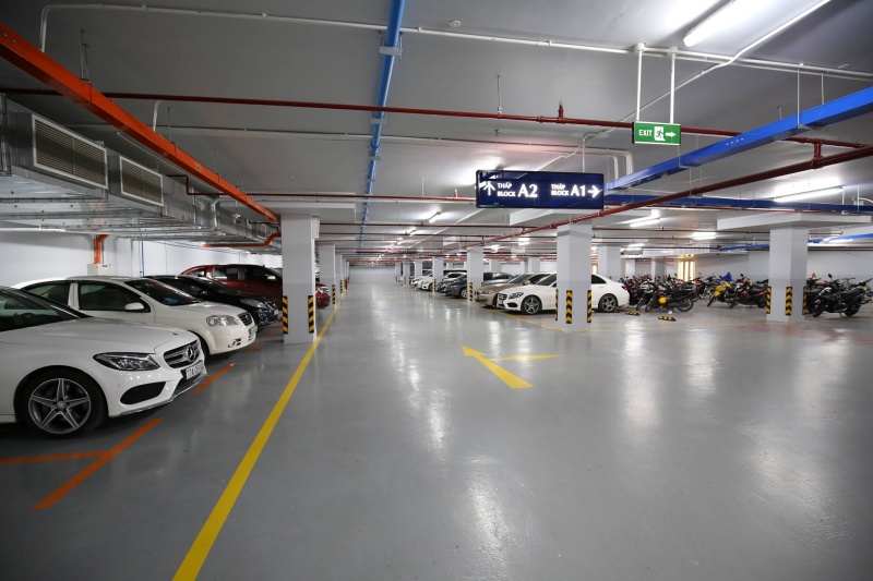 Khi đến C&ocirc;ng vi&ecirc;n Sala, bạn c&oacute; thể gửi xe tại hầm th&aacute;p Sarimi