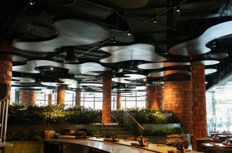 Nh&agrave; h&agrave;ng Pizza 4P's - Thiso Mall nằm ngay s&aacute;t C&ocirc;ng vi&ecirc;n Khu đ&ocirc; thị Sala