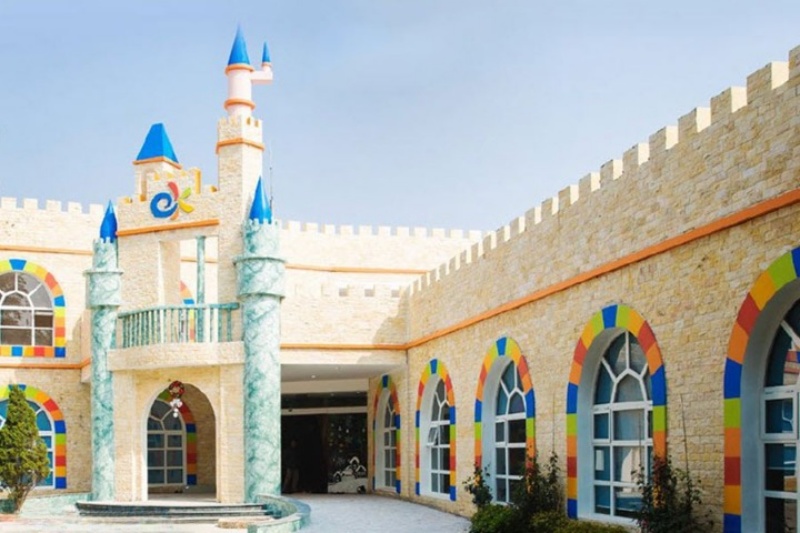 Trường mầm non Creative Kindercare là ngôi trường nằm ngay đối diện Công viên Mùa Xuân trong khu đô thị Ecopark