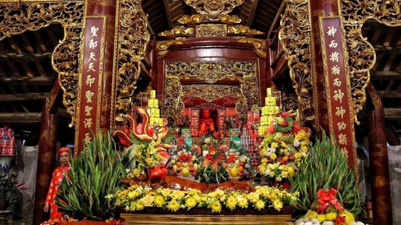 Gian chính thờ Thánh Gióng với các chi tiết kiến trúc được chạm trổ tinh xảo