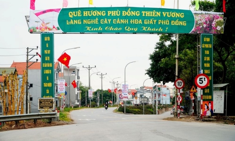 Cổng làng Phù Đổng giúp bạn nhận biết được đường đi khi di chuyển đến Đền Gióng