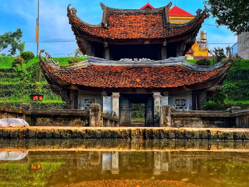 Đền Gióng Phù Đổng là di tích quốc gia đặc biệt nằm tại xã Phù Đổng, huyện Gia Lâm, Hà Nội