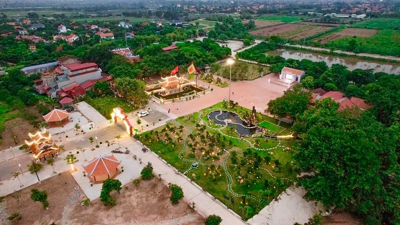 Toàn cảnh đền Lảnh Giang từ trên cao