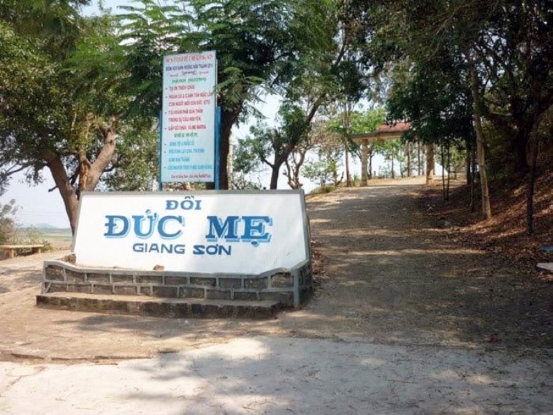 Khuôn viên Đồi Đức Mẹ Giang Sơn rộng rãi, thoáng đãng