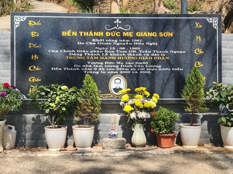 Tượng đài được linh mục Giuse Nguyễn Hữu Nghị khởi công vào năm 1961