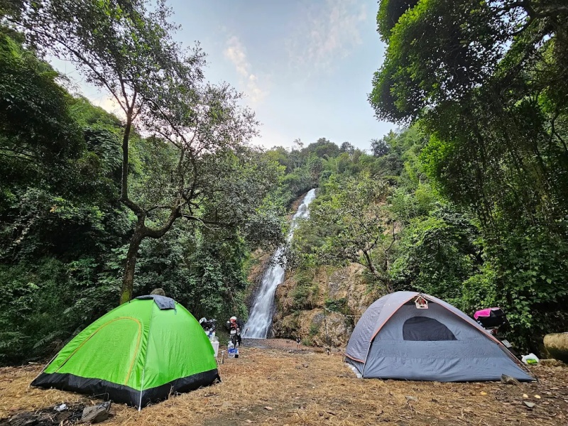 Nơi đ&acirc;y l&agrave; địa điểm cắm trại tự t&uacute;c l&yacute; tưởng nhờ kh&ocirc;ng gian rộng, m&aacute;t mẻ 