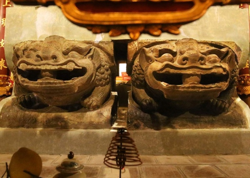 Đ&ocirc;i sư tử đ&aacute; thời L&yacute; tại đền Nguy&ecirc;n phi Ỷ Lan được Thủ tướng Ch&iacute;nh phủ c&ocirc;ng nhận l&agrave; Bảo vật quốc gia
