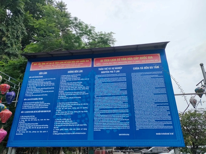 Đền Nguy&ecirc;n Phi Ỷ Lan