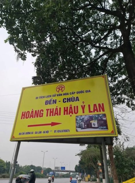 Bảng chỉ dẫn v&agrave;o đền Nguy&ecirc;n Phi Ỷ Lan Gia L&acirc;m H&agrave; Nội