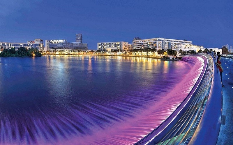 Cầu Ánh Sao Hồ Bán Nguyệt