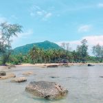 Mũi Trâu Nằm là một địa điểm du lịch hoang sơ, nổi tiếng với tảng đá lớn nhô ra biển