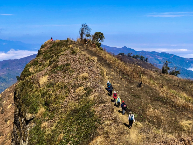 Núi Lảo Thẩn được đánh giá là cung trekking dễ, rất phù hợp cho những người mới bắt đầu