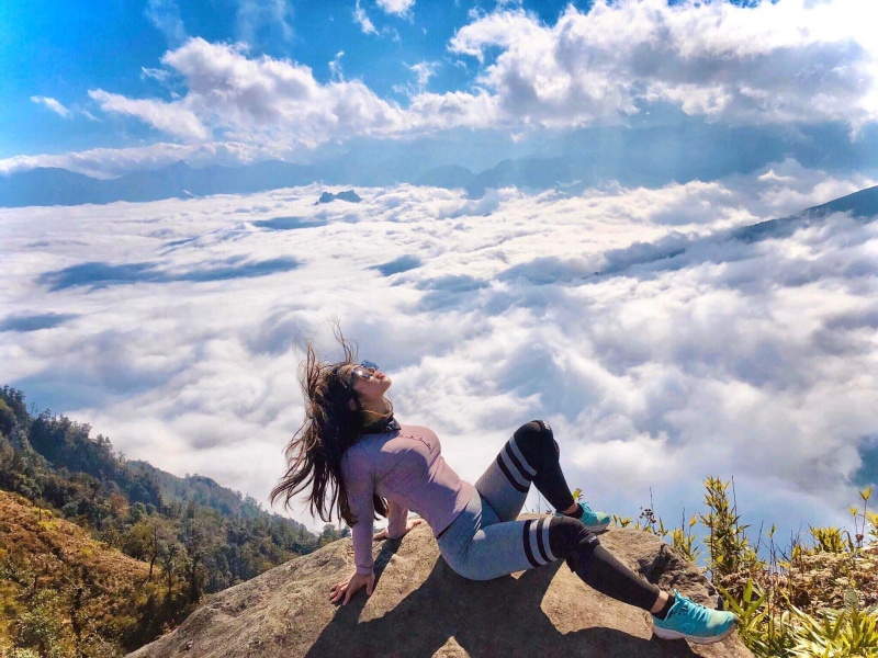 Chiêm ngưỡng biển mây dày đặc và bình minh rực rỡ tại Núi Lảo Thẩn 