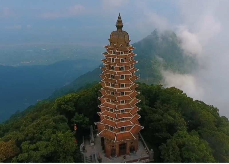 Tháp Báo Thiên được khánh thành vào năm 2010 nhằm kỷ niệm 1.000 năm Thăng Long - Hà Nội