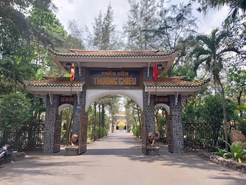 Thiền viện Thường Chiếu: Lịch sử, kiến trúc và kinh nghiệm tham quan 2 Thiền viện Thường Chiếu là một trong những trung tâm thiền học lớn và quan trọng nhất của Thiền phái Trúc Lâm