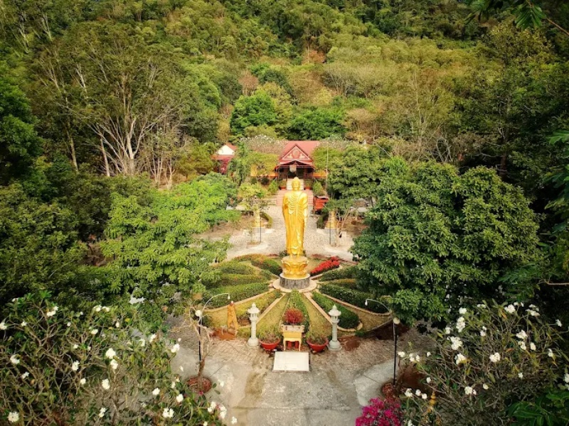 Thiền viện Vi&ecirc;n Kh&ocirc;ng l&agrave; một trung t&acirc;m tu học Phật gi&aacute;o Nguy&ecirc;n thủy nổi tiếng với kh&ocirc;ng gian thanh tịnh