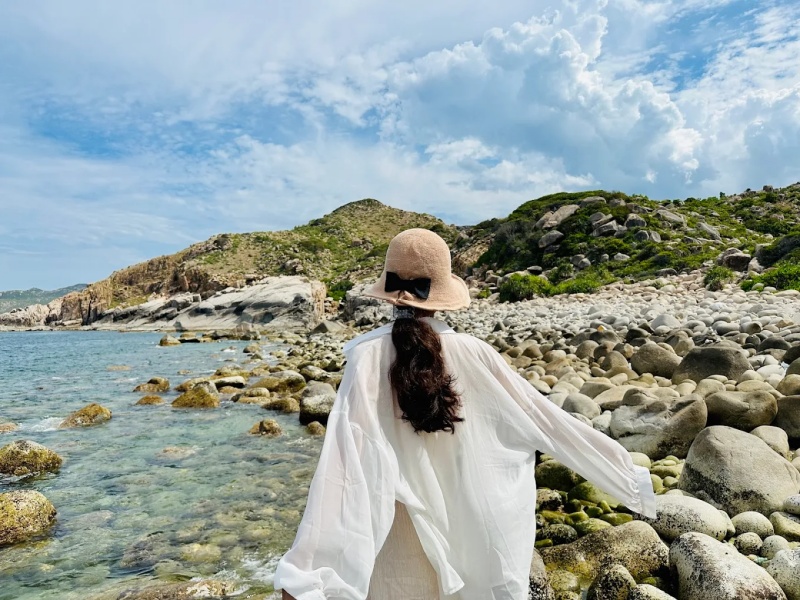 Bạn nên đi Bãi Đá Trứng vào buổi sáng sớm để tránh nắng gắt và chụp được những bức ảnh đẹp nhất