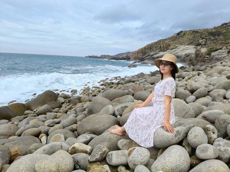 Bãi Đá Trứng Bình Hưng