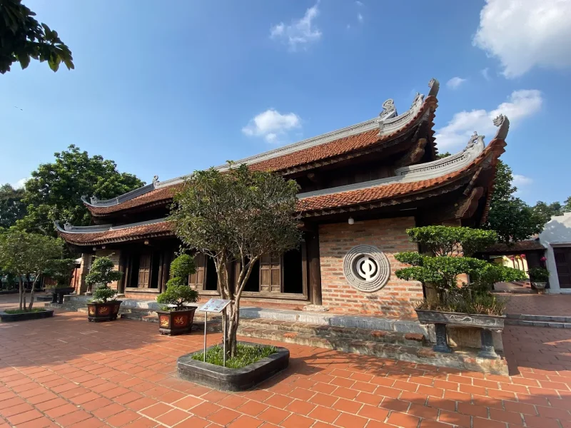 Buổi sáng sớm là lúc lý tưởng nhất để đến chùa Kim Liên tận hưởng không gian yên tĩnh và không quá đông đúc