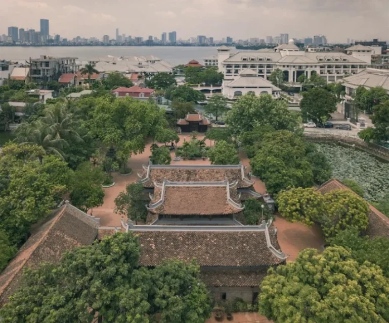 Tổng quan chùa Kim Liên khi nhìn từ trên cao