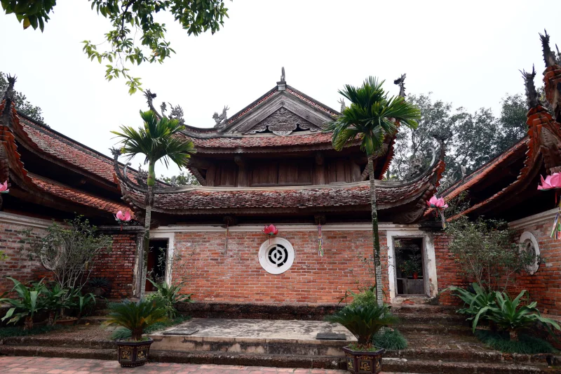 Chùa Tây Phương - Di tích quốc gia đặc biệt của Hà Nội 9 Mái chùa lợp ngói mũi hài, các mái đao vút cong tinh tế