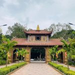 Chùa Tiêu Dao là ngôi chùa nổi tiếng nhất với tên gọi này, nằm tại làng nghề gốm sứ truyền thống