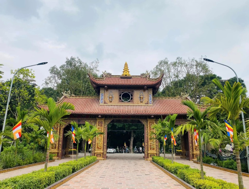 Chùa Tiêu Dao - Ngôi chùa gốm sứ đậm chất dấu ấn Bát Tràng 2 Chùa Tiêu Dao là ngôi chùa nổi tiếng nhất với tên gọi này, nằm tại làng nghề gốm sứ truyền thống