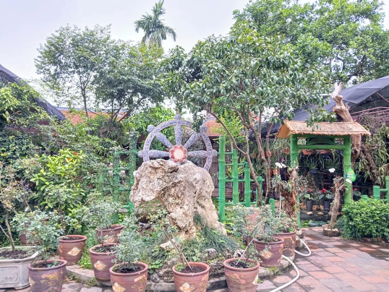 Chùa Tiêu Dao - Ngôi chùa gốm sứ đậm chất dấu ấn Bát Tràng 5 Không gian bày trí bên trong chùa Tiêu Dao Hà Nội