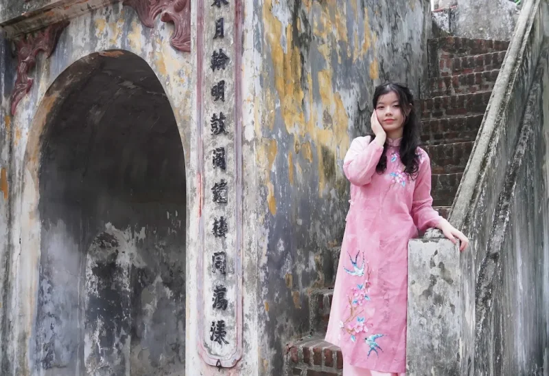 Chùa Vạn Phúc Hà Đông - Ngôi cổ tự bình yên giữa lòng làng lụa 11 Bạn có thể chụp những bức ảnh làm kỉ niệm tại khuôn viên của chùa