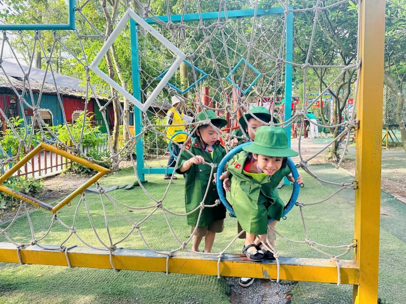 Khu trải nghiệm Vạn An: Giá vé & Top những trò chơi hấp dẫn 3 Các trò chơi tại khu trải nghiệm Vạn An giúp trẻ rèn luyện sức bền, sự dẻo dai