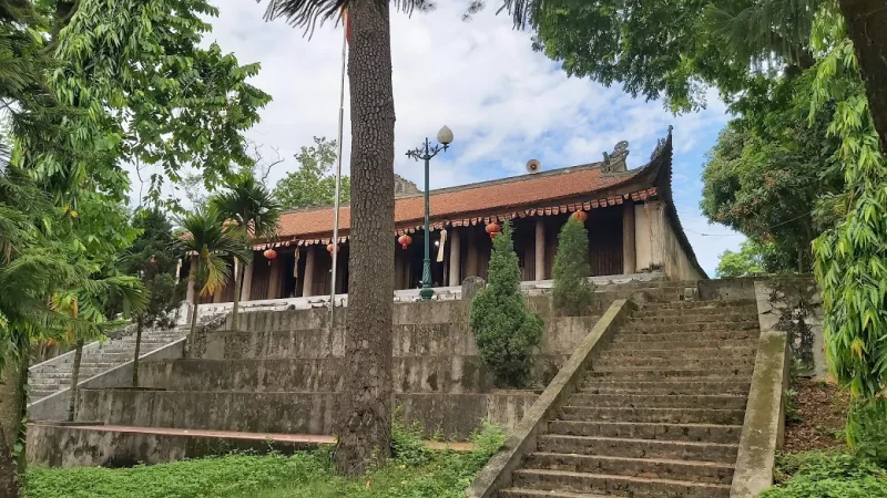 Chùa Trăm Gian là một trong những ngôi chùa cổ kính và độc đáo nhất Hà Nội