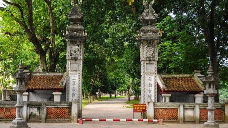 Đền Voi Phục là một trong bốn ngôi đền thuộc Thăng Long Tứ Trấn