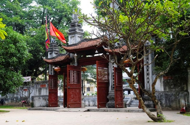 Cổng Tam quan đền Voi Phục Thủ Lệ