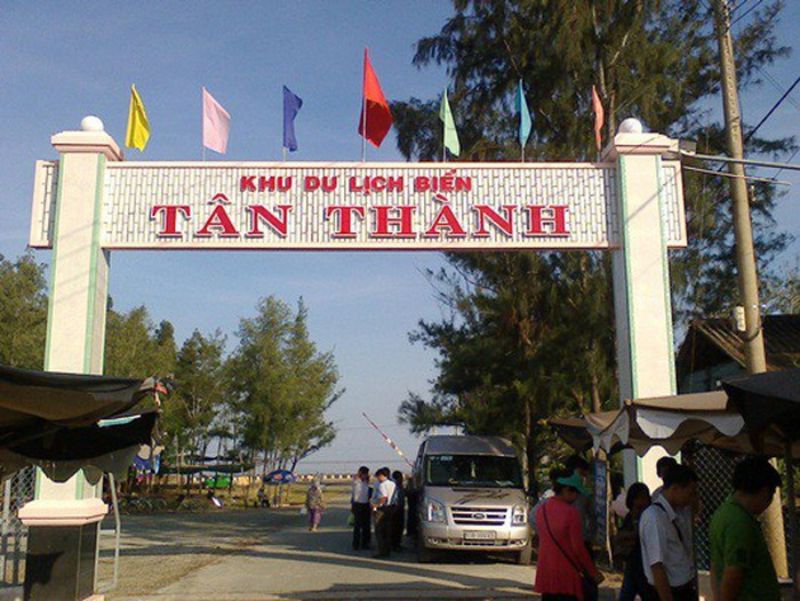 Cổng vào khu du lịch biển Tân Thành