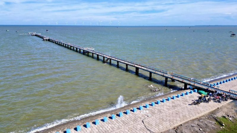 Bãi biển Tân Thành nằm cách trung tâm Thành phố Hồ Chí Minh khoảng 70km - 80km