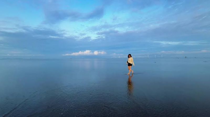 Bạn nên mặc đồ ngắn, thoải mái để dễ dàng di chuyển trên bãi biển