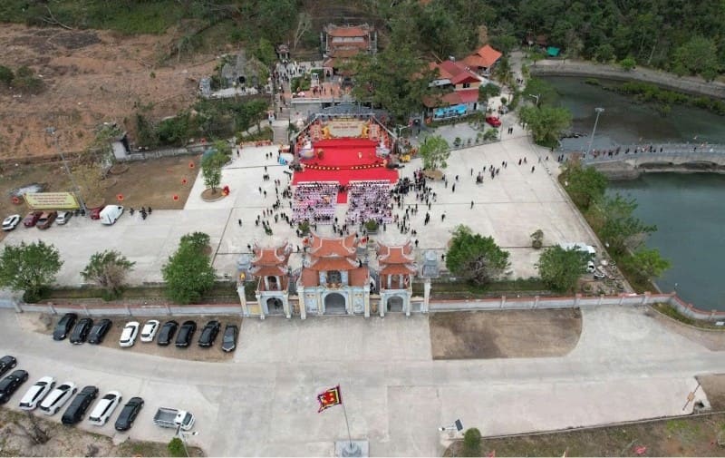 Đền Cặp Tiên: Kinh nghiệm sắm lễ, văn khấn chi tiết 3 Đền Cặp Tiên mang lối kiến trúc truyền thống kiểu chữ Đinh