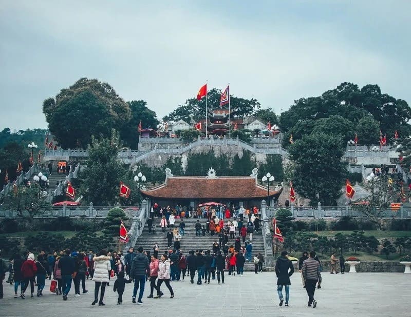 Đền Cặp Tiên: Kinh nghiệm sắm lễ, văn khấn chi tiết 8 Đền tọa lạc theo thế phong thủy đắc địa đầu tựa sơn, chân đạp thủy