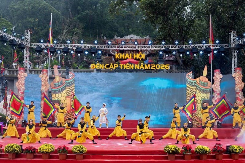 Đền Cặp Tiên: Kinh nghiệm sắm lễ, văn khấn chi tiết 11 Lễ hội đền Cặp Tiên Vân Đồn là một trong những lễ hội xuân lớn và quan trọng nhất vùng biển đảo Đông Bắc