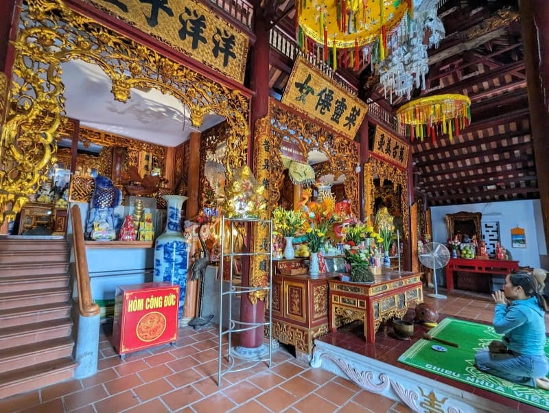 Đền Cặp Tiên: Kinh nghiệm sắm lễ, văn khấn chi tiết 12 Sắm lễ vật dâng Cô Bé Cửa Suốt tại đền Cặp Tiên không cần quá cầu kỳ, quan trọng là lòng thành kính