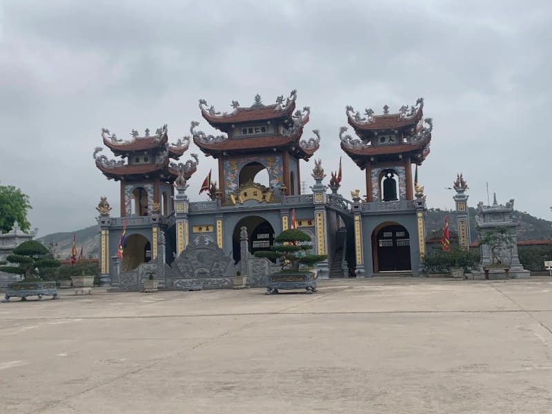 Đền Cặp Tiên: Kinh nghiệm sắm lễ, văn khấn chi tiết 2 Đền Cặp Tiên hay còn gọi là đền Cô Bé Cửa Suốt hay đền Quan Chánh