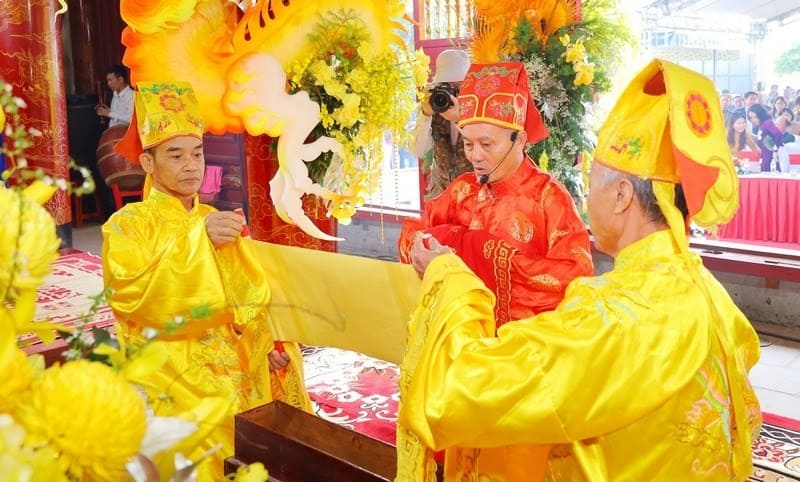 Đền Ông Hoàng Mười Nghệ An: Cầu gì, văn khấn và kinh nghiệm đi lễ 8 Đền thờ Ông Hoàng Mười tại Nghệ An đang lưu giữ 21 đạo sắc phong từ các triều đại phong kiến