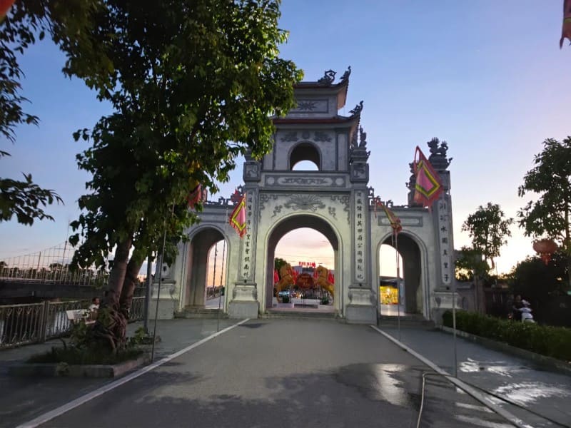 Đền Ông Hoàng Mười Nghệ An: Cầu gì, văn khấn và kinh nghiệm đi lễ 11 Đền nhộn nhịp nhất là dịp đầu xuân từ Tết Nguyên đán đến hết tháng 3 âm lịch và tháng 10 âm lịch